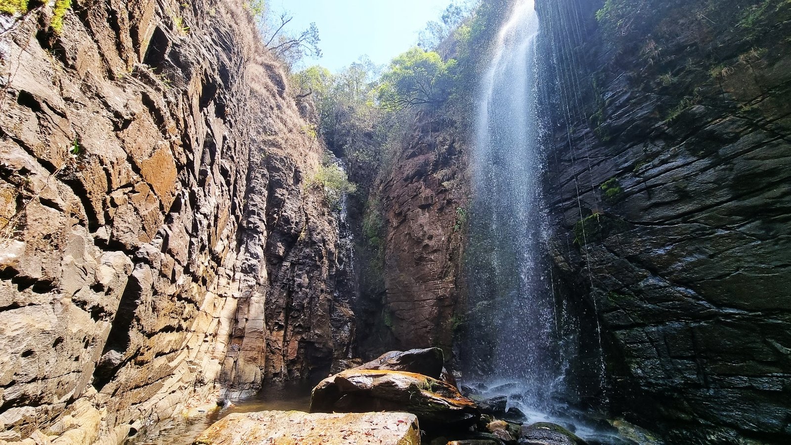 Complexo-da-Elvira-Serra-dos-Alves-Minas-Gerais-Brasil-Cachoeira-2